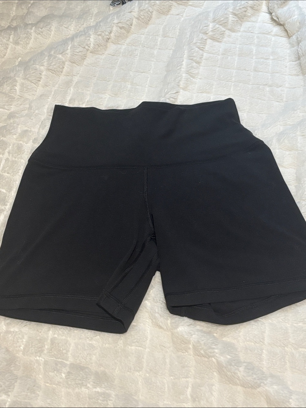 Aritzia Golden BUTTER Cheeky Hi-Rise 5” Short - Picture 3 of 5